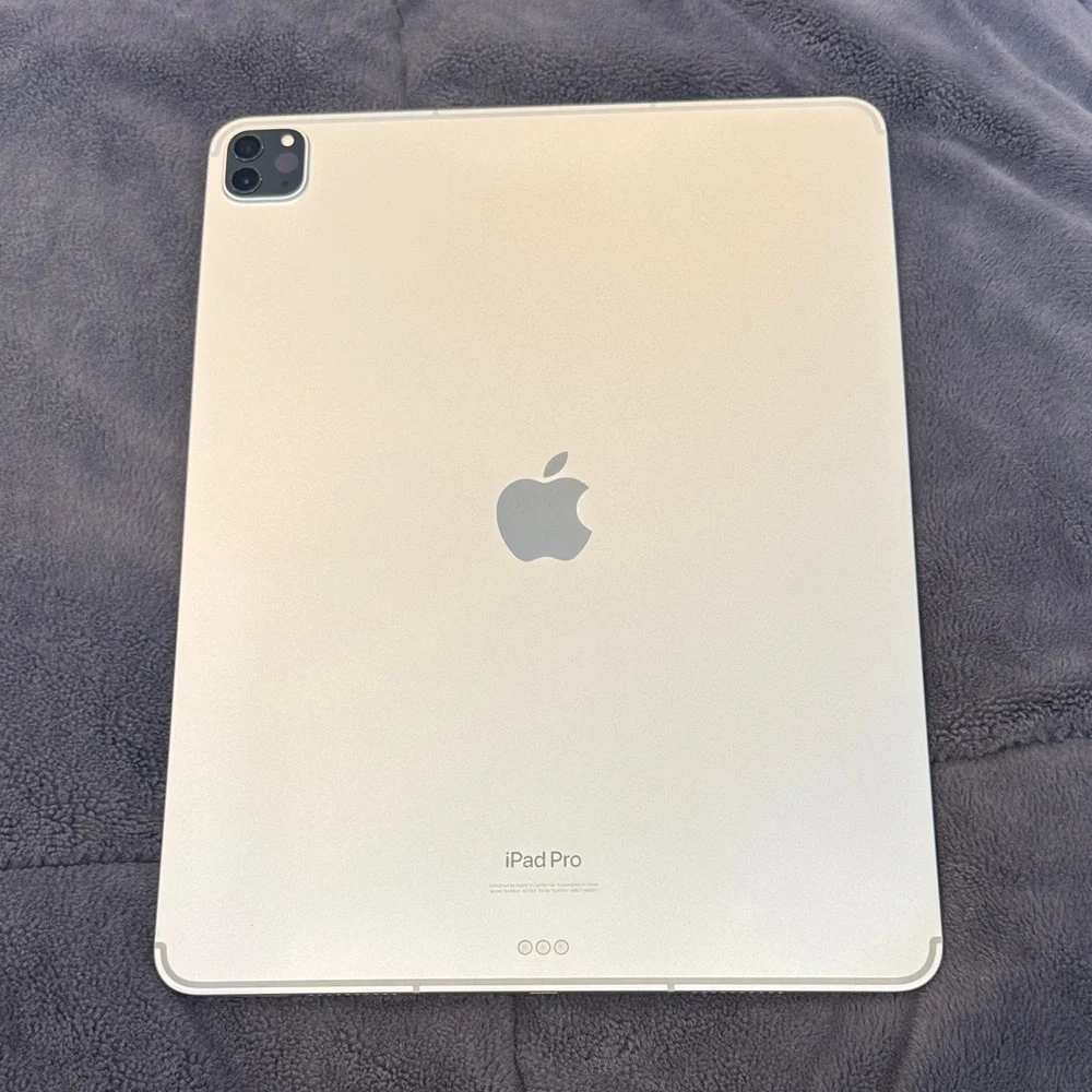 Apple iPad Pro 12.9-inch (6th Gen) - Silver - 128GB - M2 Chip - ALL INCLUDED